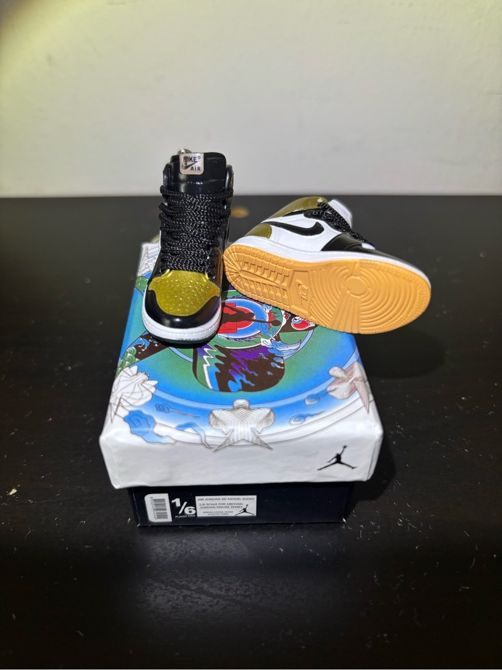 Nike Air Jordan 1 Mini Sneaker Keychains (2) & Mini Shoebox - Black/White/Gold